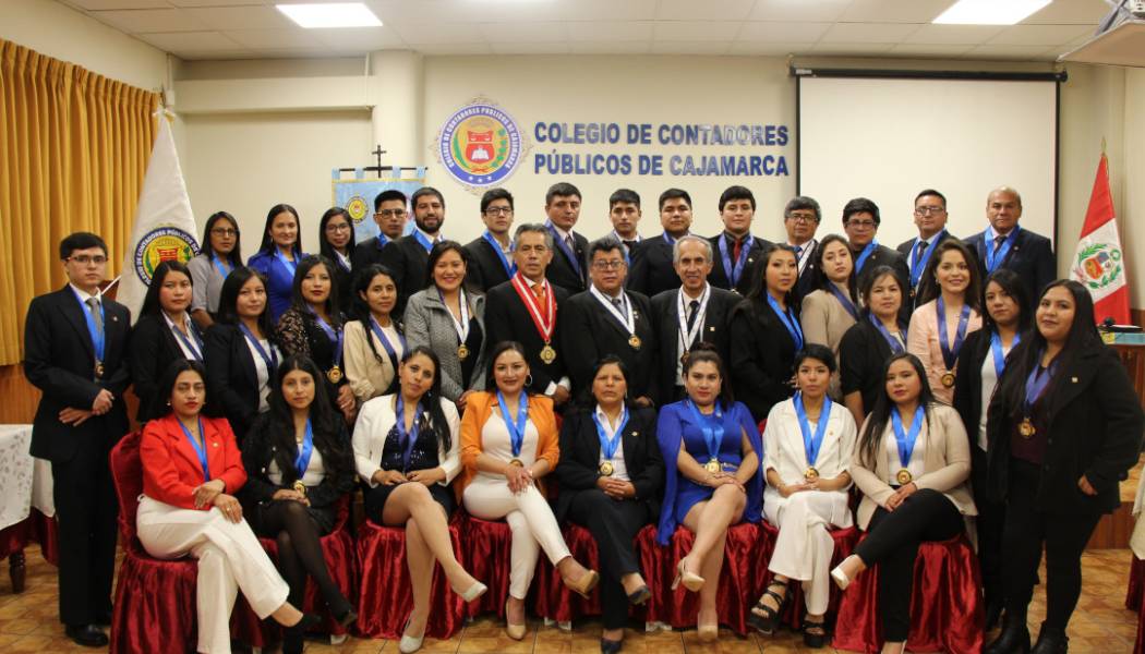 Consolidando Compromisos: Juramento de Nuevos Colegiados